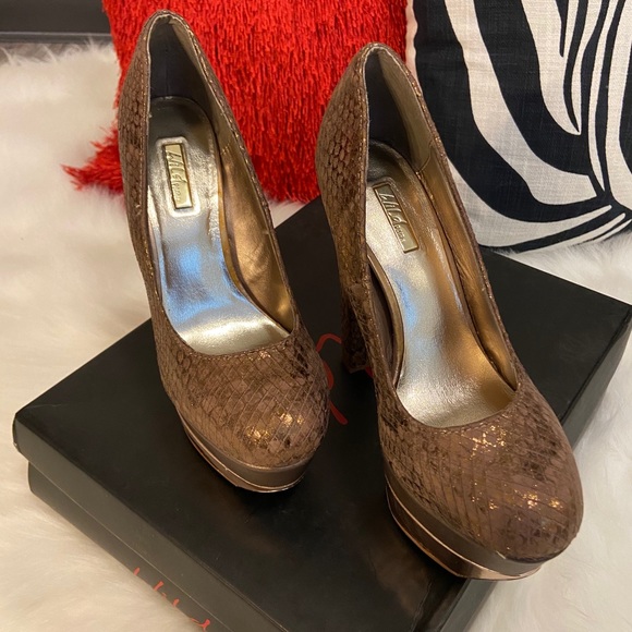 Shoes - Picture 2 of 4